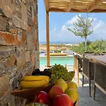 Villa The Nine Graces- Liv, Stunning Views, Pool