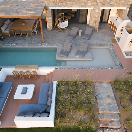 Villa The Nine Graces- Liv, Stunning Views, Pool