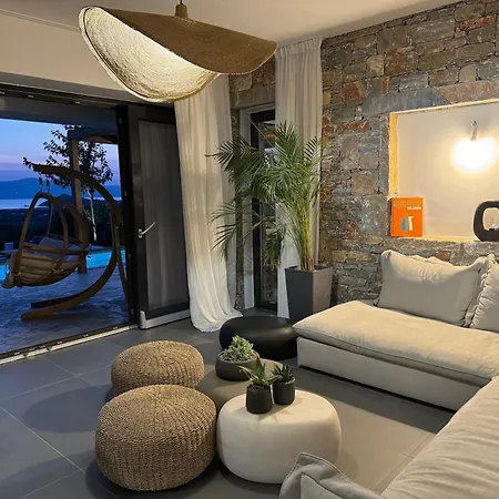 Villa The Nine Graces- Liv, Stunning Views, Pool *