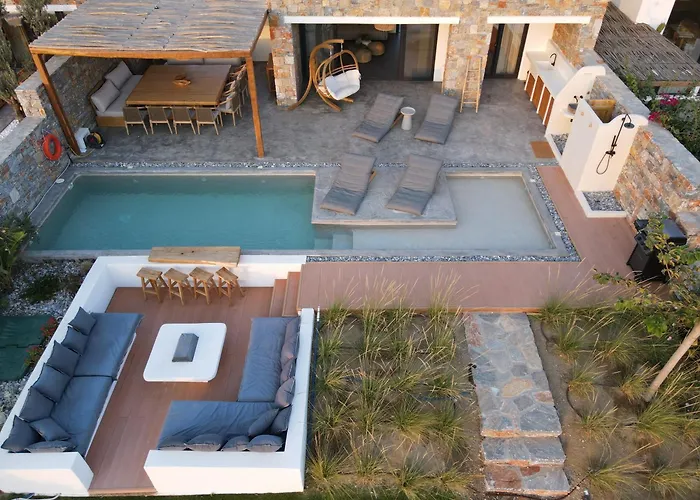 Villa The Nine Graces- Liv, Stunning Views, Pool