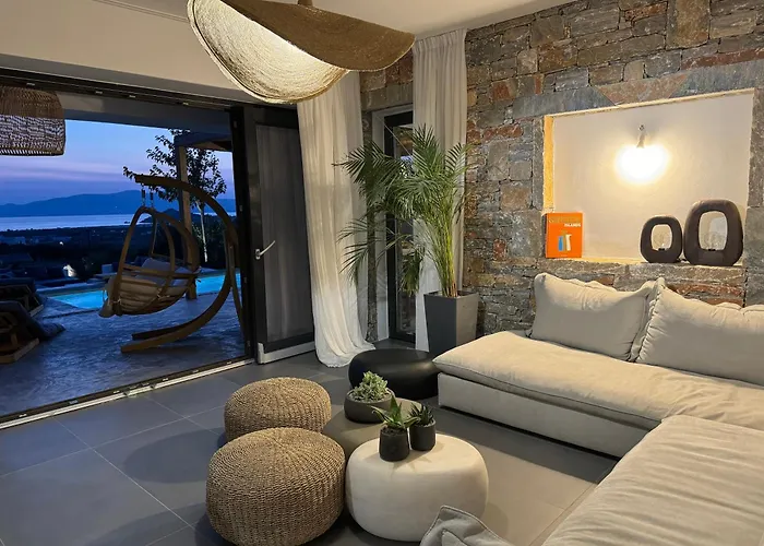 Villa The Nine Graces- Villa Liv, Stunning Views, Pool *