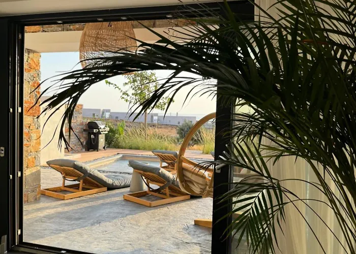 Villa The Nine Graces- Villa Liv, Stunning Views, Pool