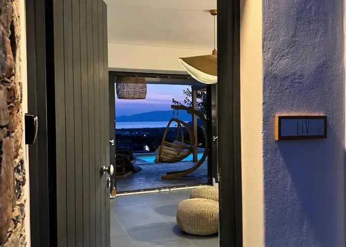 The Nine Graces- Villa Liv, Stunning Views, Pool *