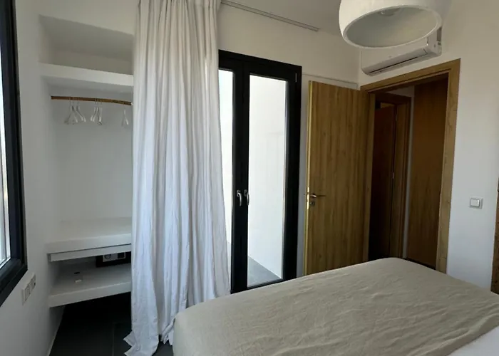 Villa The Nine Graces- Villa Liv, Stunning Views, Pool